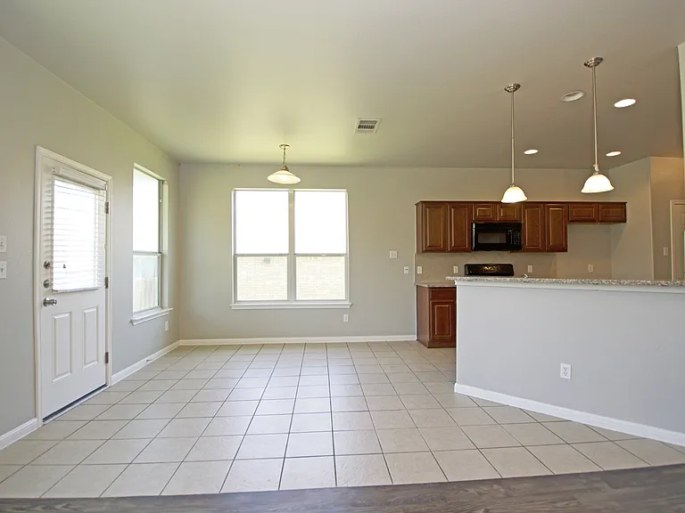 6800 Cromarty Ln — Photo 11