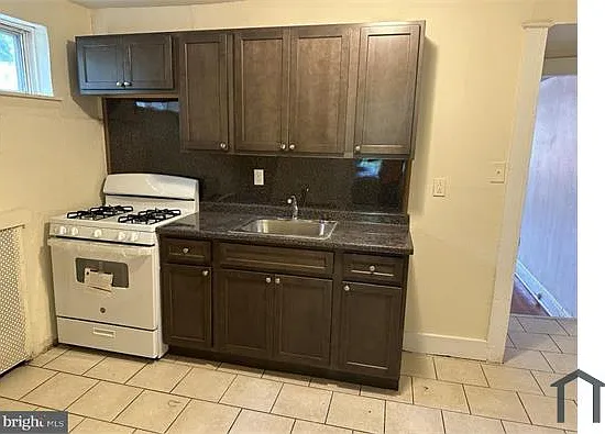 4672 Stenton Ave — Photo 2