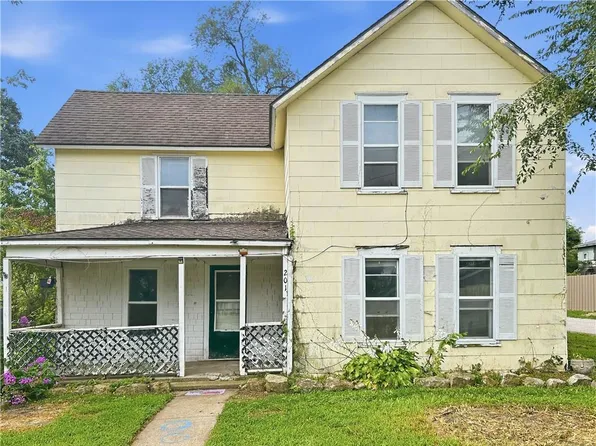 201 E Church St, Paola, KS 66071