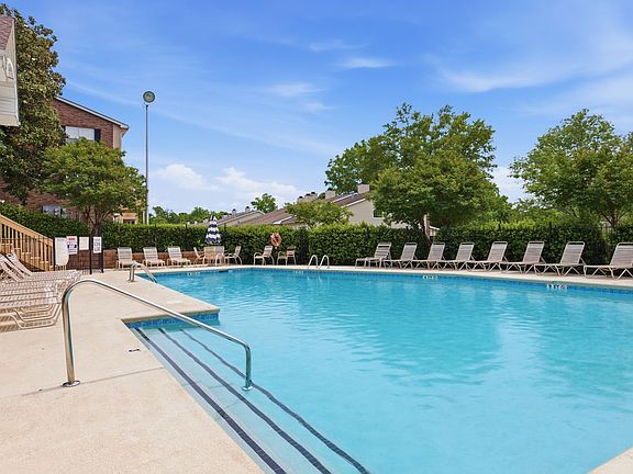2nd image of 219 Pepper Ridge Cir
