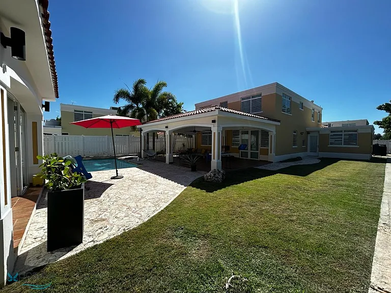 215 Almendro #D10 — Photo 3
