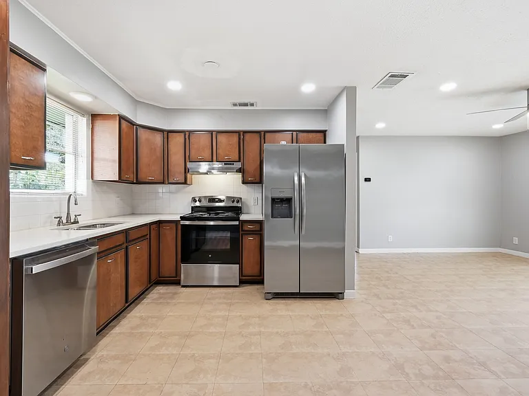 2712 Saint Edwards Cir #B — Photo 1
