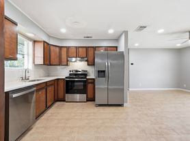 2712 Saint Edwards Cir