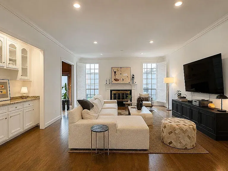 4 bed, 3.5 bath, 4023 sqft, $5,700 — Photo 3