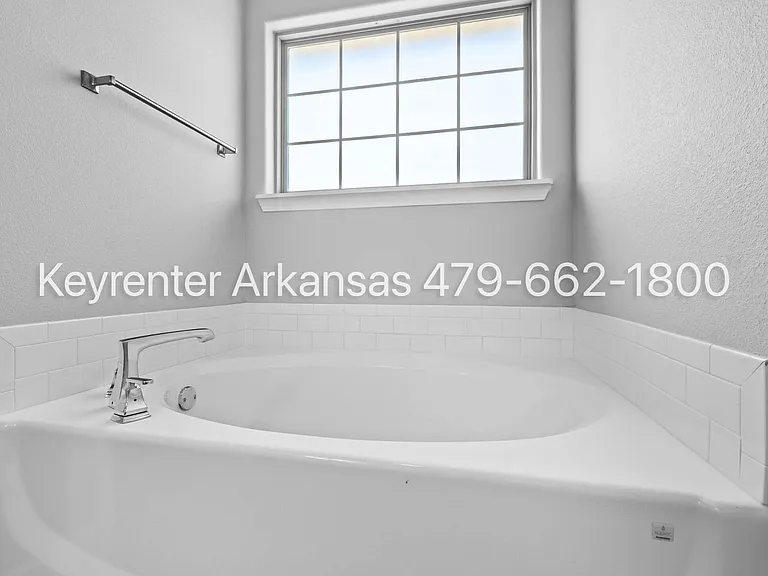 761 Melrose Pl — Photo 18