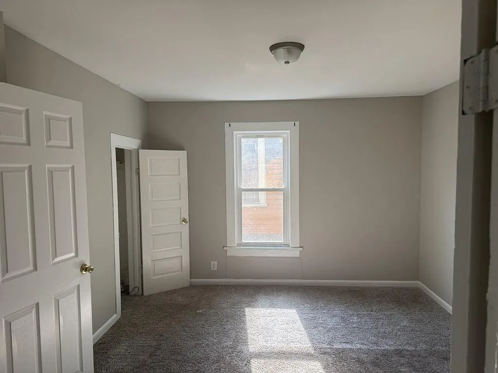 906 Juniper St — Photo 4