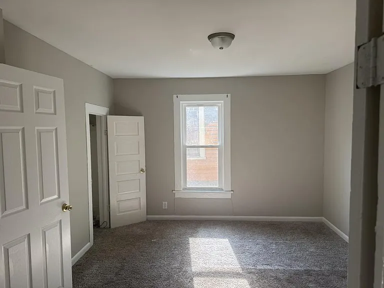 906 Juniper St — Photo 4