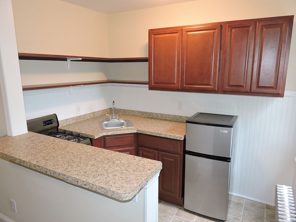 2nd image of 121 Jackson St APT 3