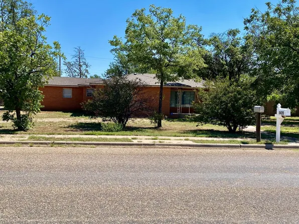 1420 Avenue J, Ralls, TX 79357