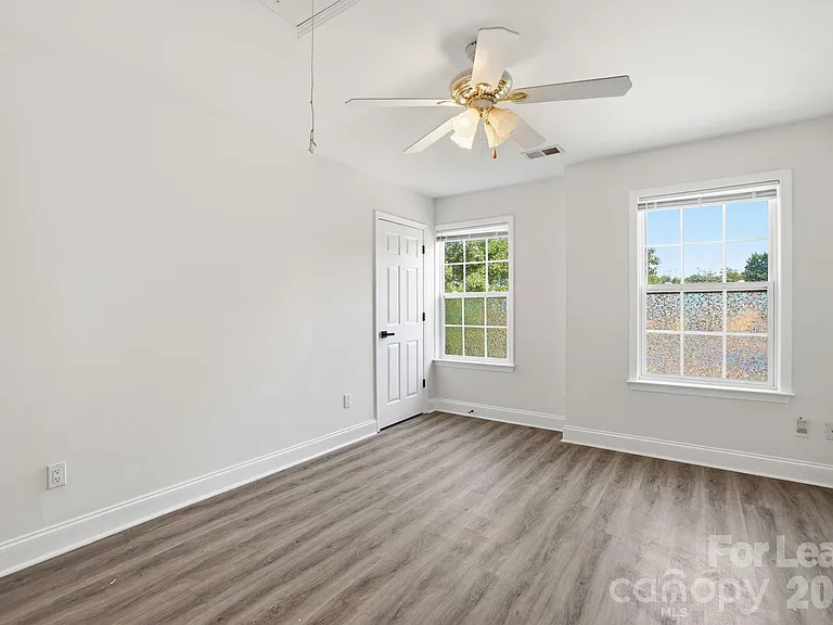 512 Bearbrook Ln — Photo 25
