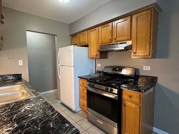 3rd image of 111 Pickwick Dr APT E