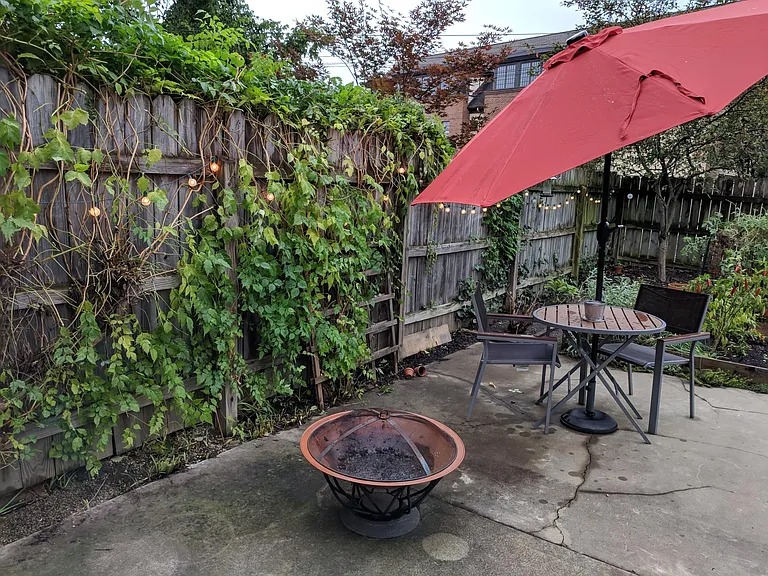 Private, fenced back patio