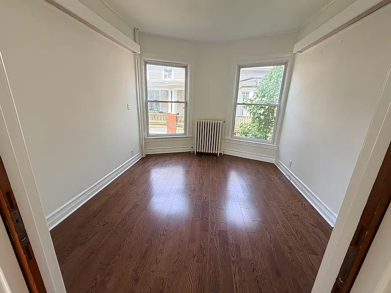 447 Glen St #1 — Photo 10