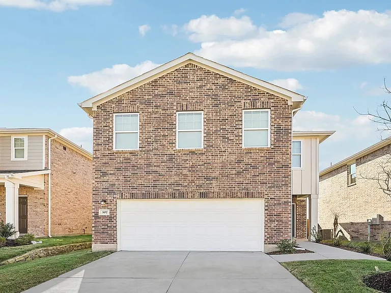 2204 Burnwood St — Photo 2