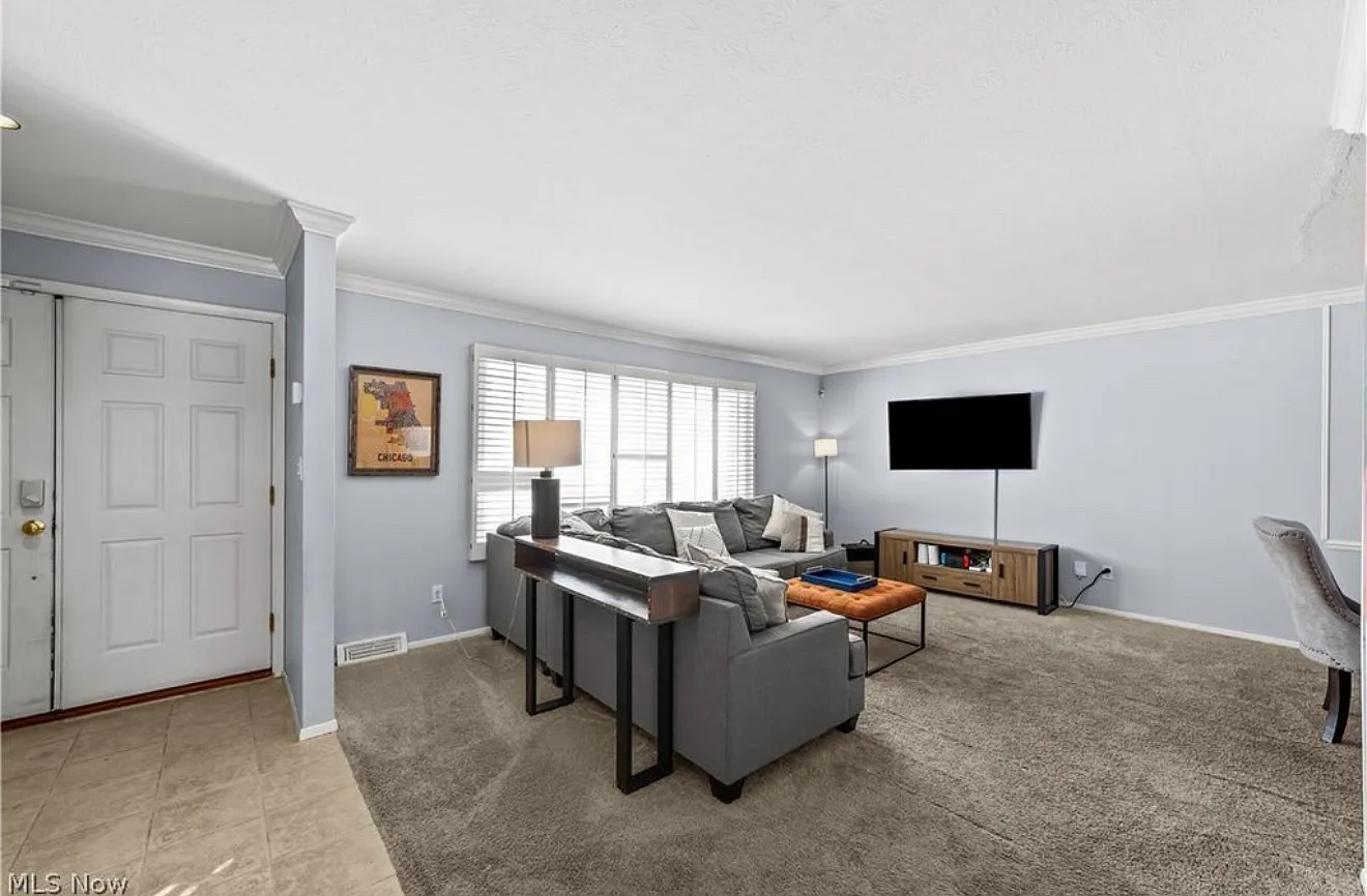 3 bed, 1.5 bath, 1900 sqft, $2,395 — Photo 3