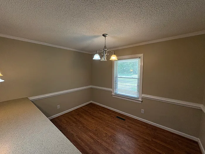 3 bed, 2.0 bath, 1970 sqft, $1,800 — Photo 3