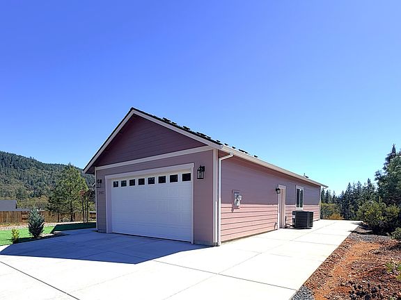 3rd image of 340 Cedar Ridge Dr