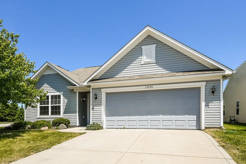 3 bed, 2.0 bath, 1403 sqft, $2,005 — Photo 3