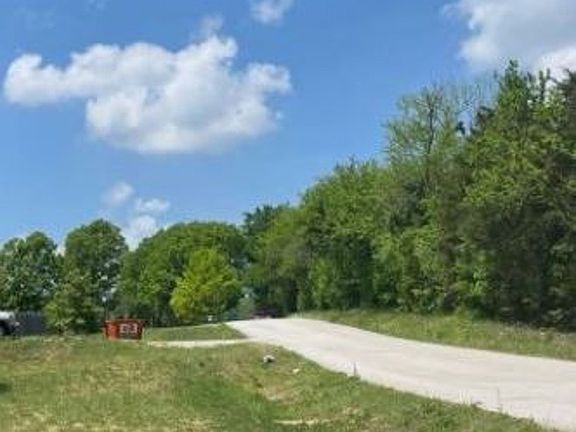 Exterior Neighborhood (street photo)