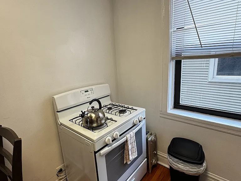1915 W Larchmont Ave #2 — Photo 10