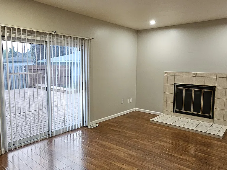 36642 Hiveley St — Photo 9