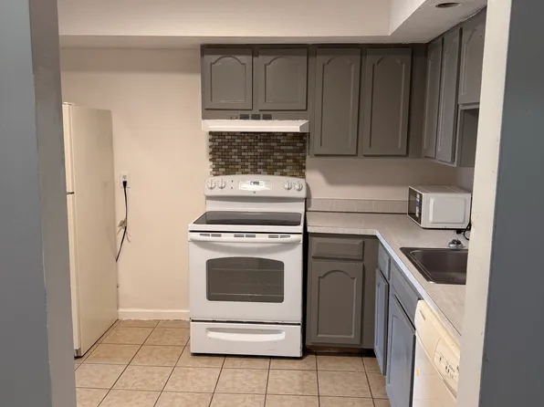 80 Claudia Dr APT 369, West Haven, CT 06516