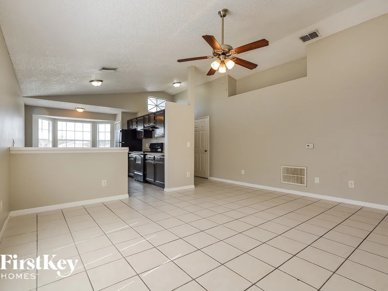 3 bed, 2.0 bath, 1300 sqft, $1,955 — Photo 4