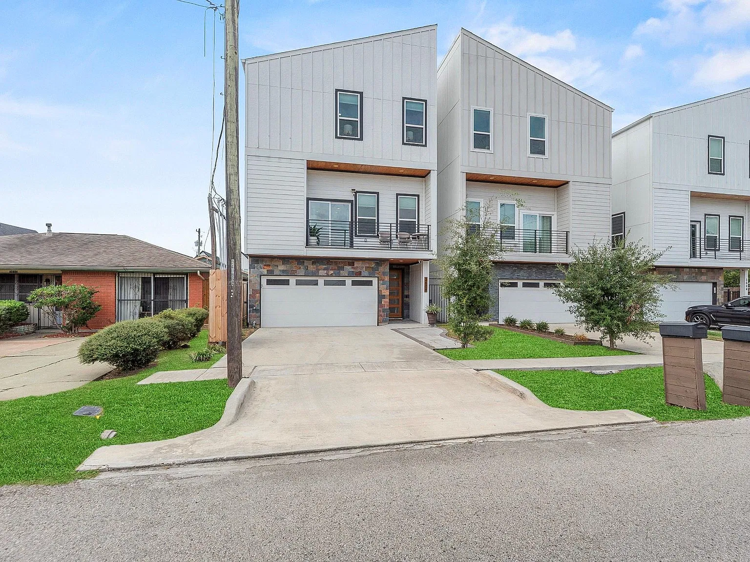 3 bed, 3.5 bath, 1900 sqft, $2,950 — Photo 3