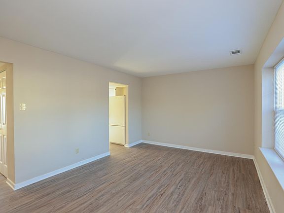 4th image of 9522 Sara Beth Cir