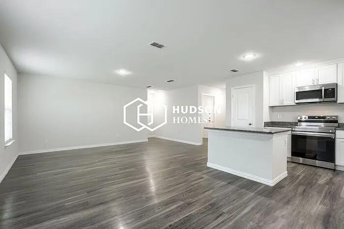 2034 Clay St — Photo 4