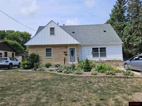 812 5th St SW, Waseca, MN 56093