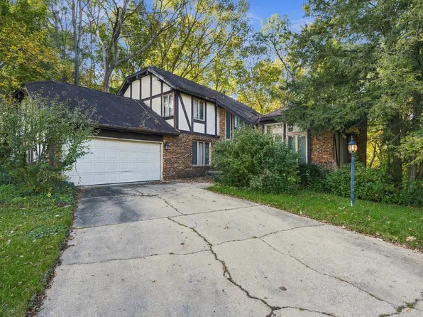 401 Shorewood Ct, Valparaiso, IN 46385