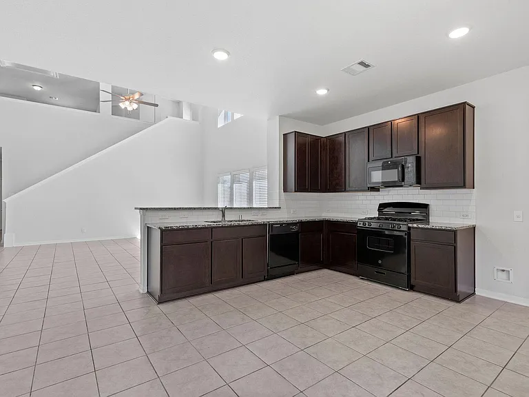 5319 Rivers Edge Dr — Photo 6