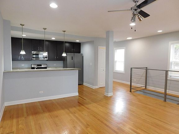 4th image of 1826 N Wood St #1