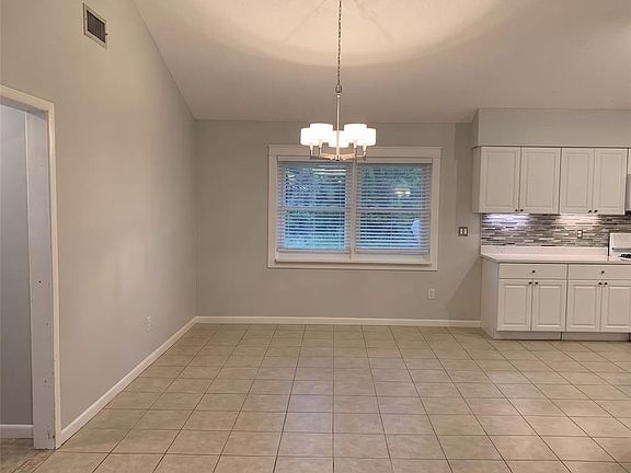 5th image of 3 Elizabeth Dr E