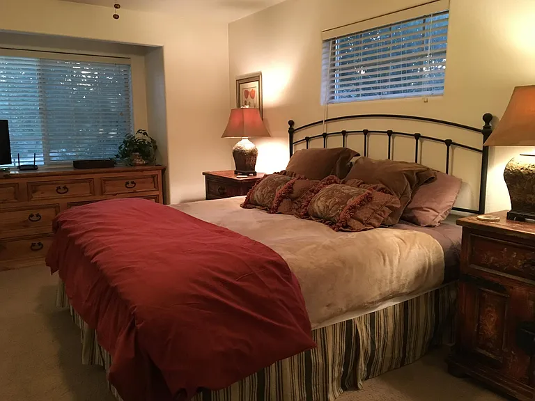 E Village Cir — Photo 7