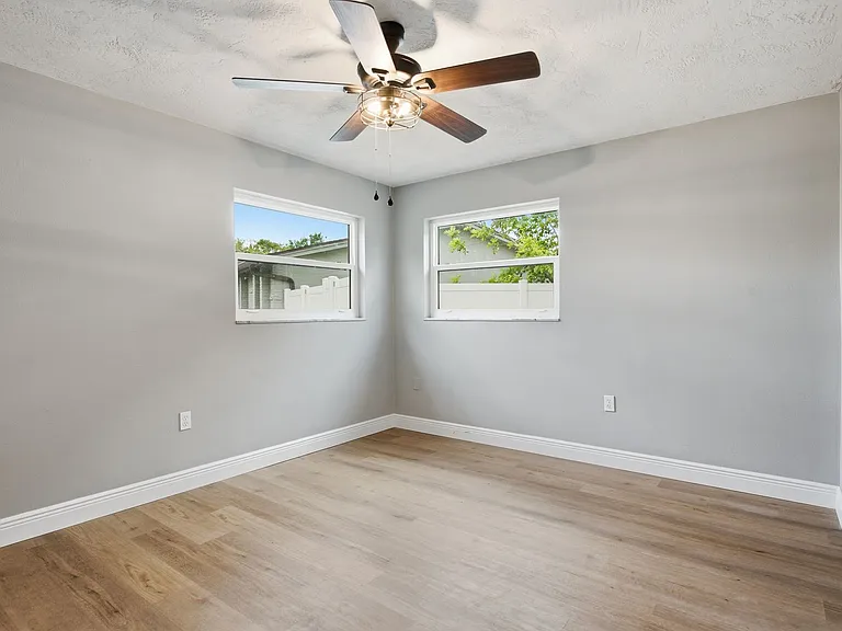 330 Scott Ct — Photo 30