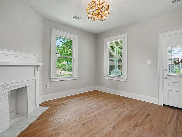 705 E 32nd St — Photo 22