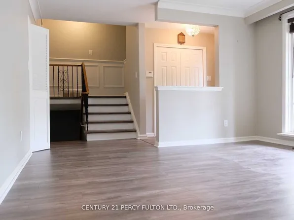 360 Stanfield Dr, Oakville, ON L6L 3P6