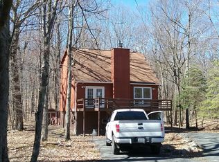 110 Hawk Ct, Bushkill, PA 18324