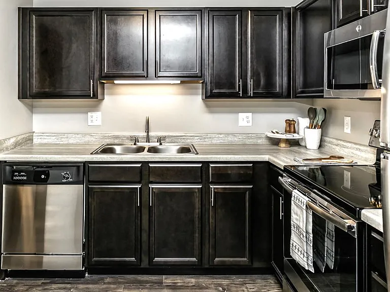 Southwest Gables Apartments — Photo 19