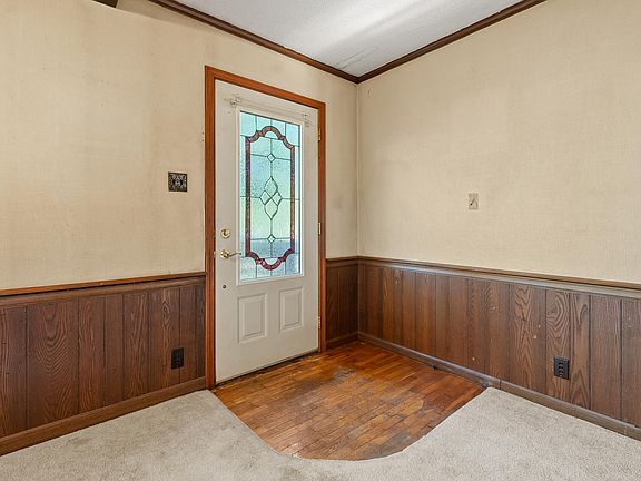 2nd image of 156 Woodlawn Ave N
