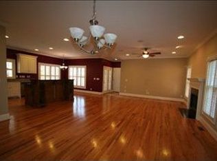 4 Riverside Dr, Greenville, SC 29605