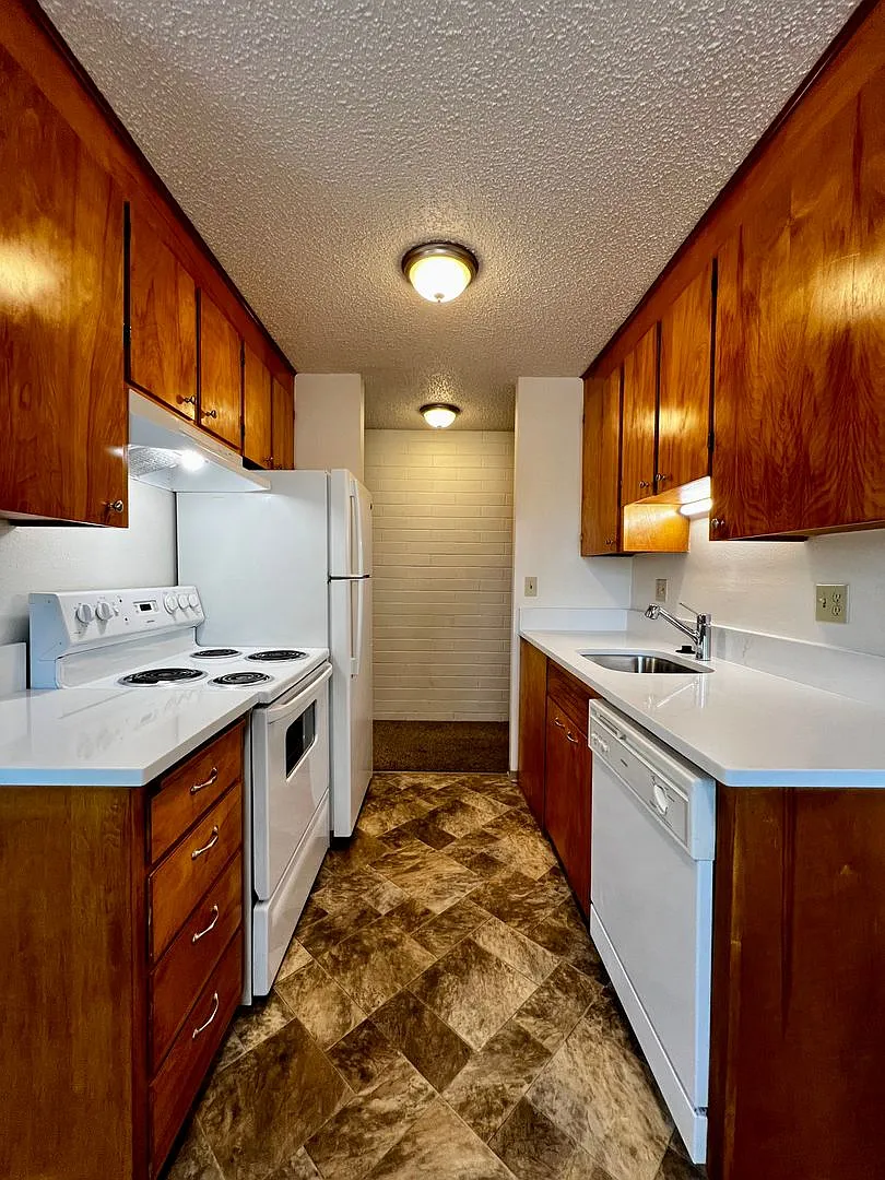3 Level Apartment building - Selah WA — Photo 3