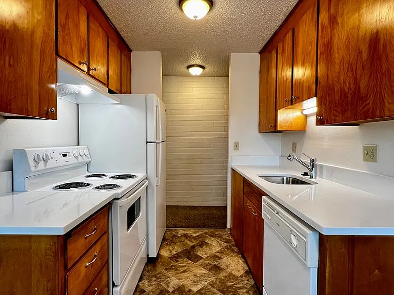105 W Fremont Ave — Photo 3