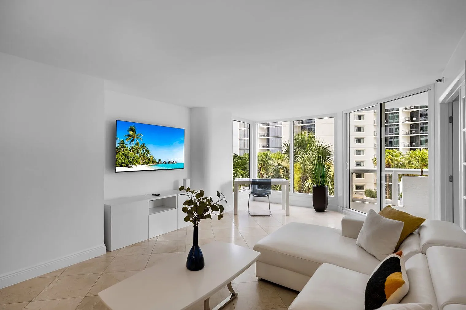 1 bed, 1.0 bath, 1044 sqft, $2,864 — Photo 1