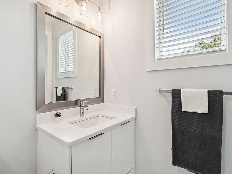 1520 N Pierce St #4 — Photo 43