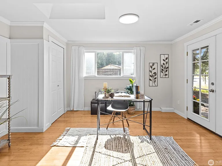 9528 Woods Pl — Photo 5