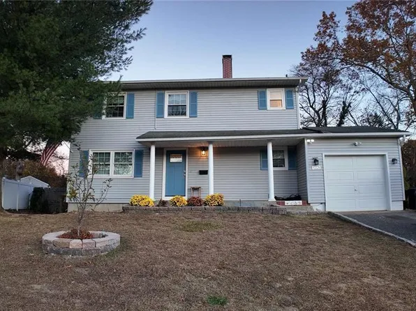 11 Greenmist Drive, Ronkonkoma, NY 11779