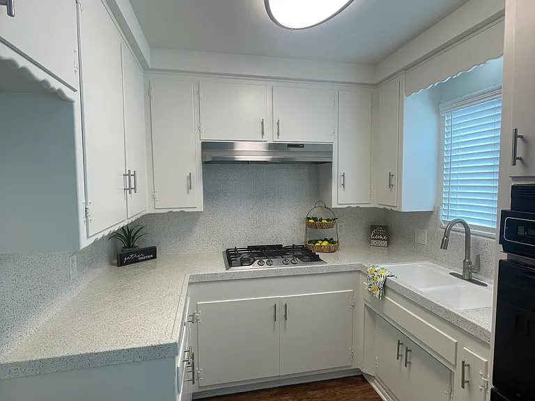 10715 La Reina Ave #A — Photo 2